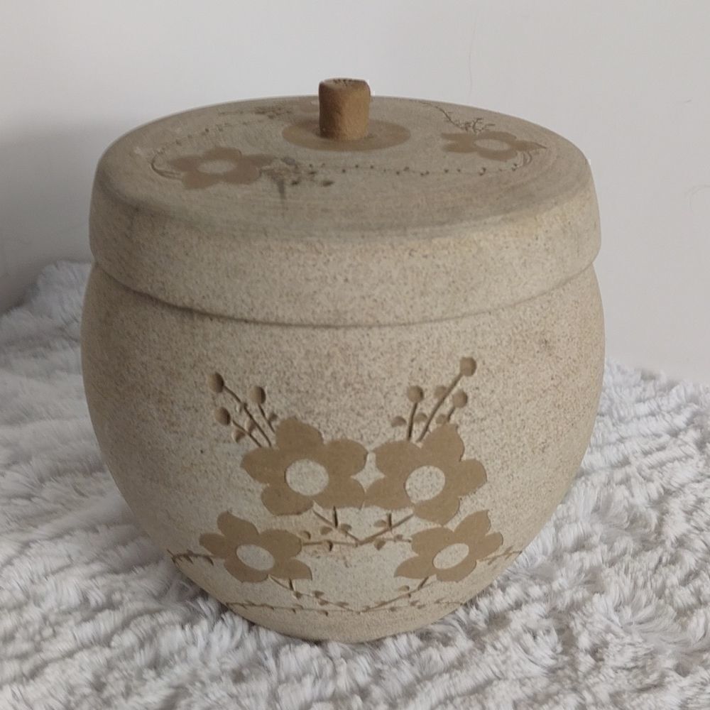 Floral Clay Pot With Lid